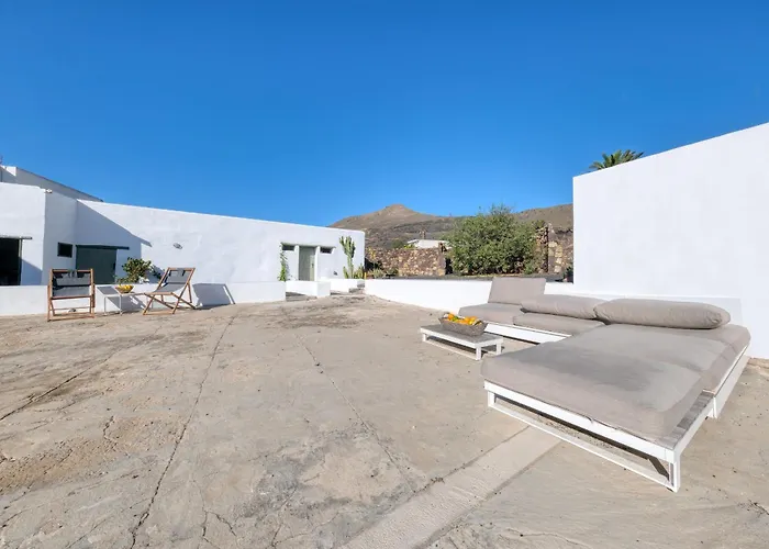 Дом отдыха Casa Amaris - Award-winning Canarian House By Lanzarote *