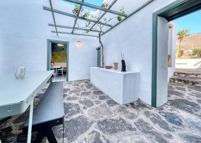 Casa Amaris - Award-winning Canarian House By Lanzarote Haria